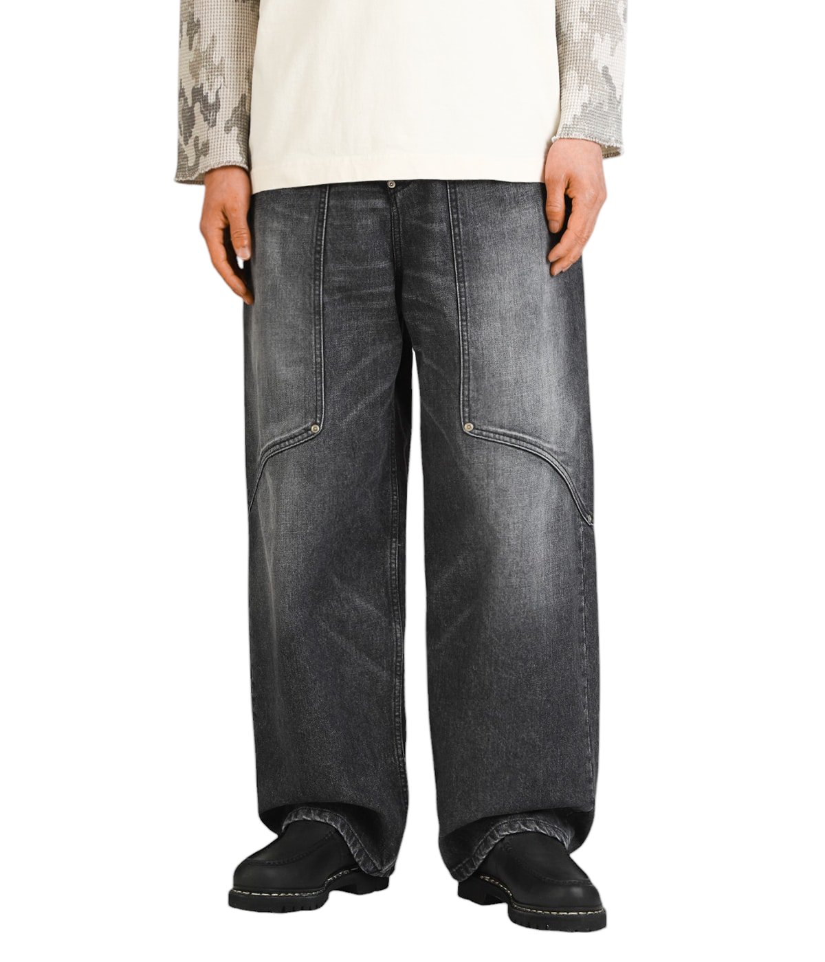 model（175cm / 60kg）B85 W75 H92 着用サイズ：2