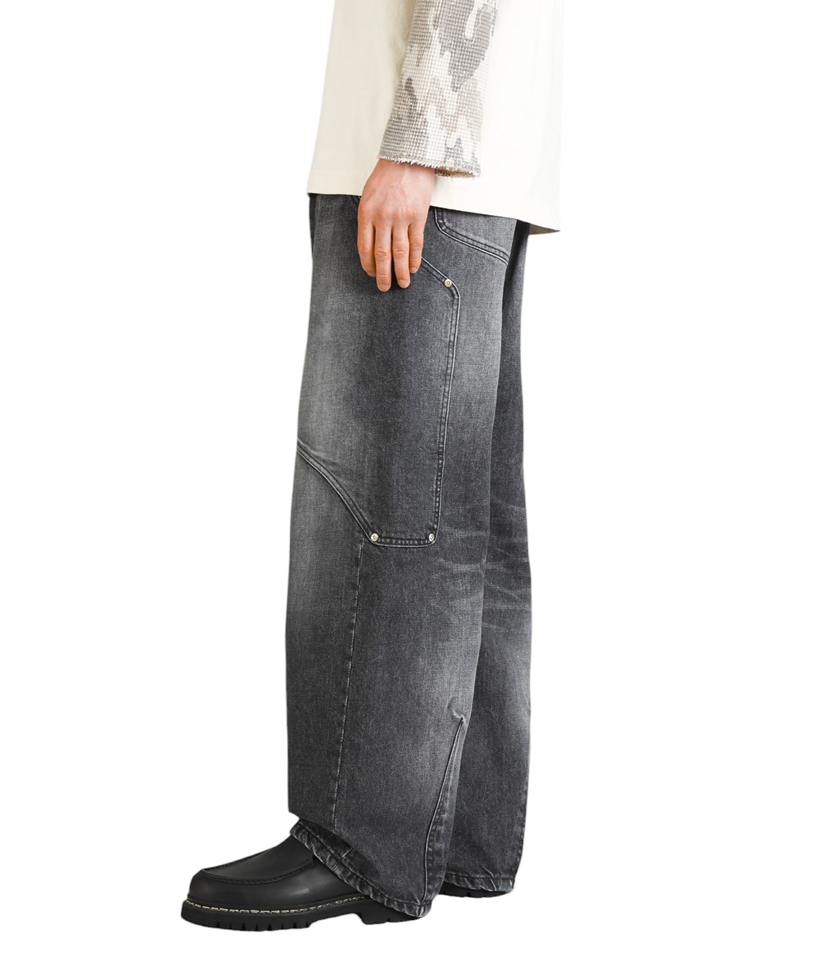 model（175cm / 60kg）B85 W75 H92 着用サイズ：2