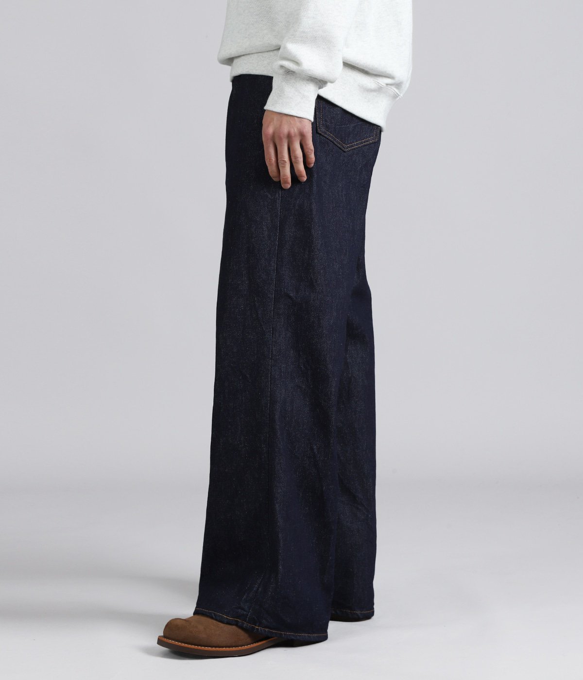 model(175cm / 60kg)B85 W75 H92 着用サイズ：2(M)