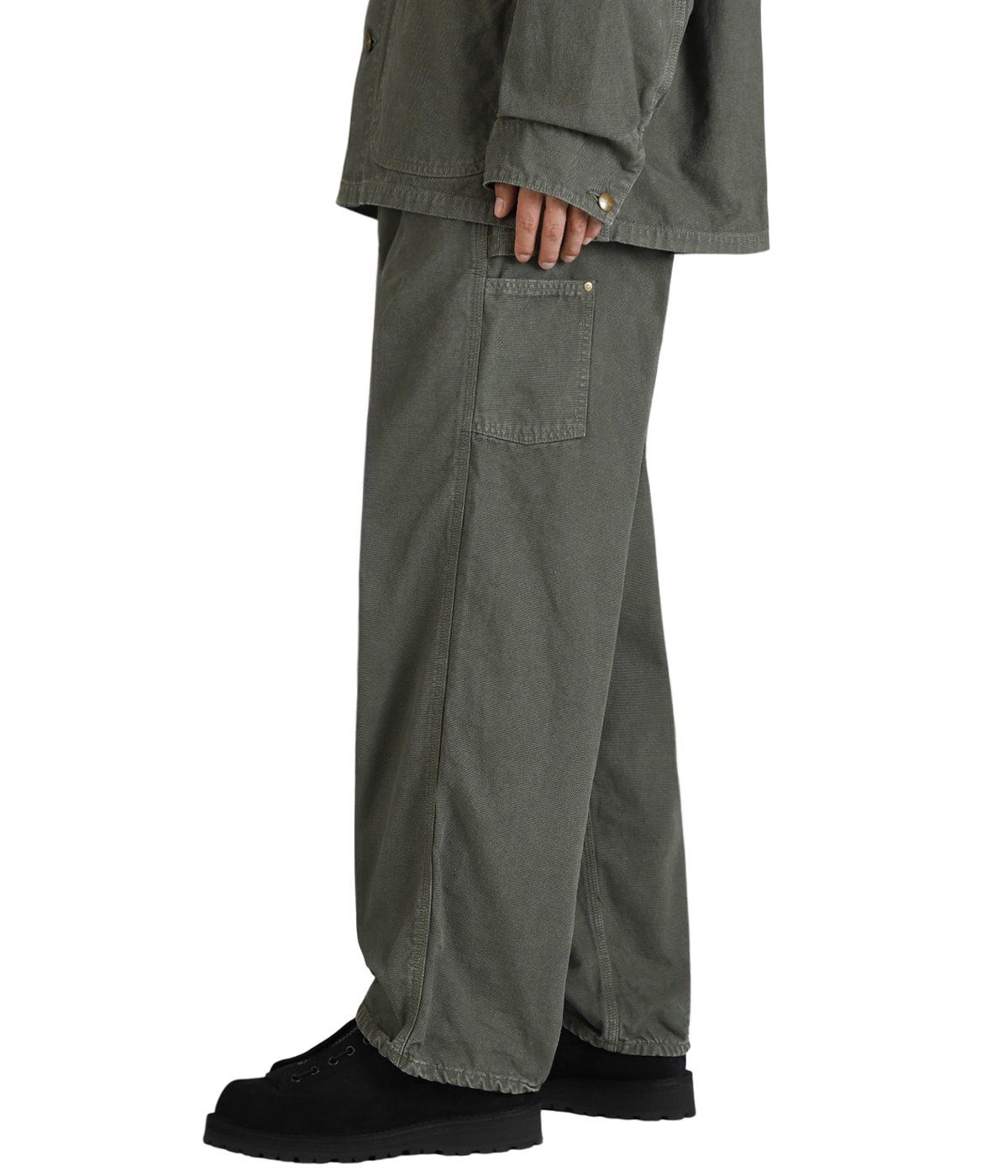 model（184cm / 63kg）B85 W80 H102 着用サイズ：3(L)