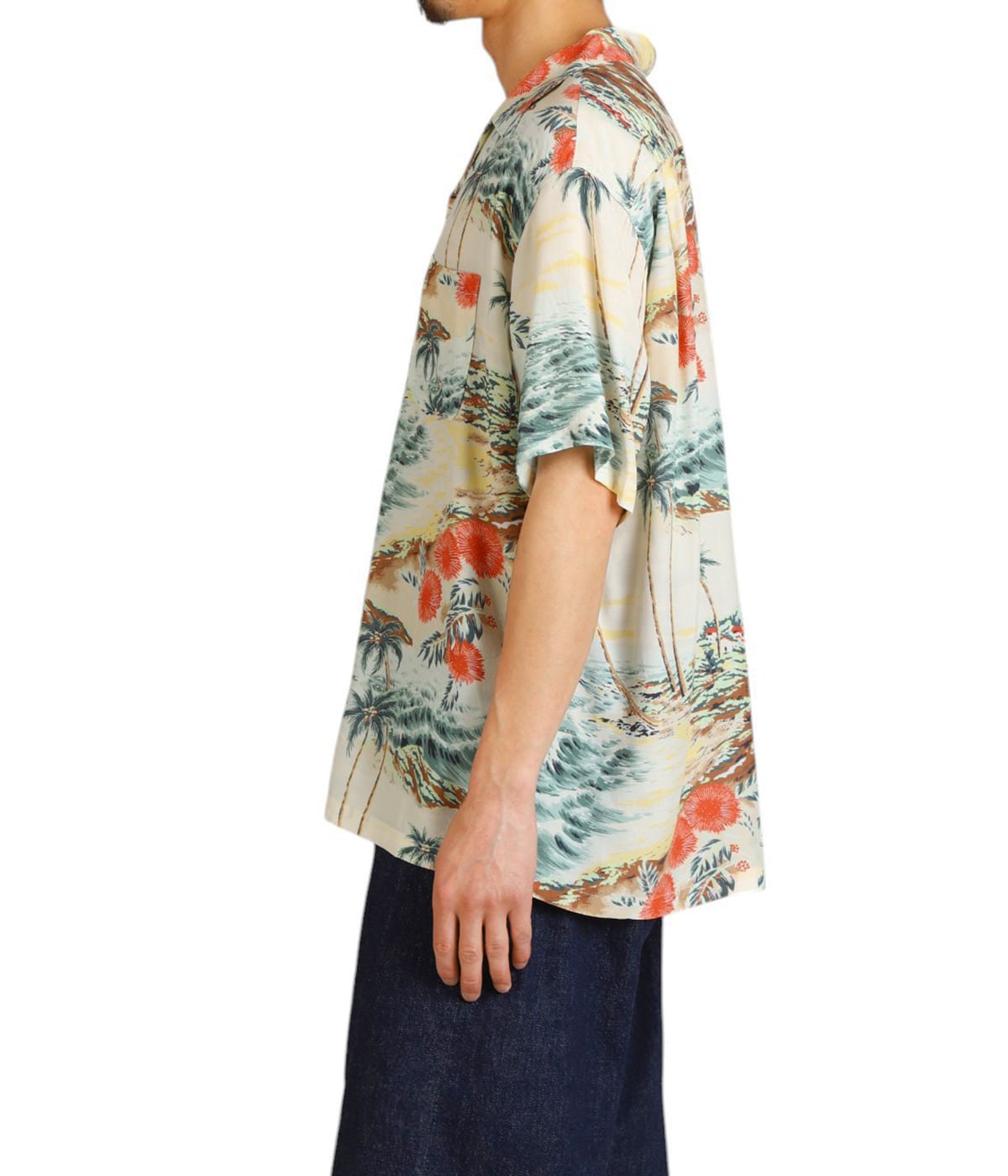 model（175cm / 60kg）B85 W75 H92 着用サイズ：3(L)