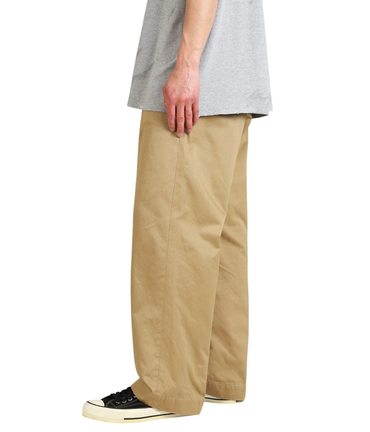 model（175cm / 60kg）B85 W75 H92 着用サイズ：2(M)