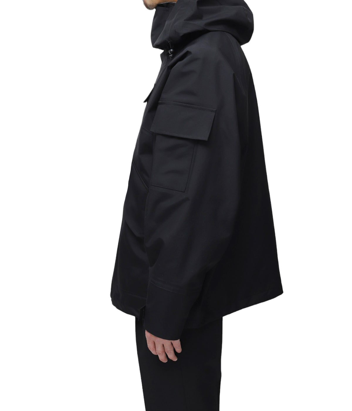 model（175cm / 60kg）B85 W75 H92 着用サイズ：M