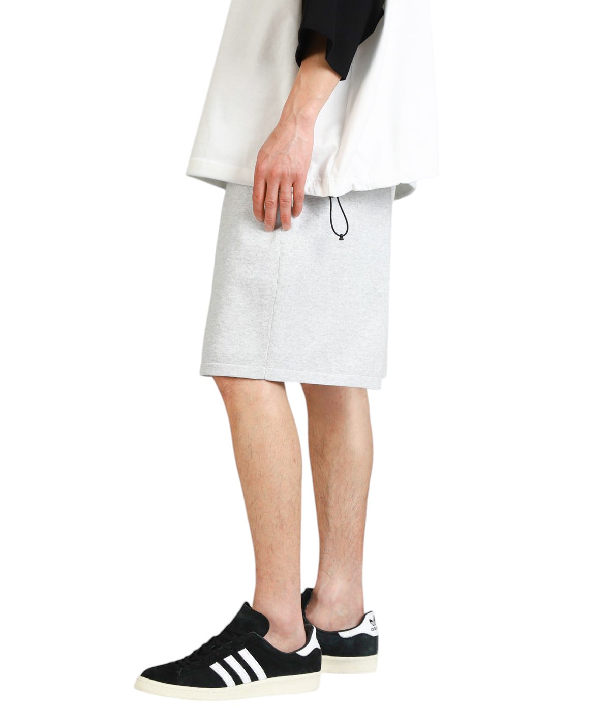 model（175cm / 60kg）B85 W75 H92 着用サイズ：L(48)