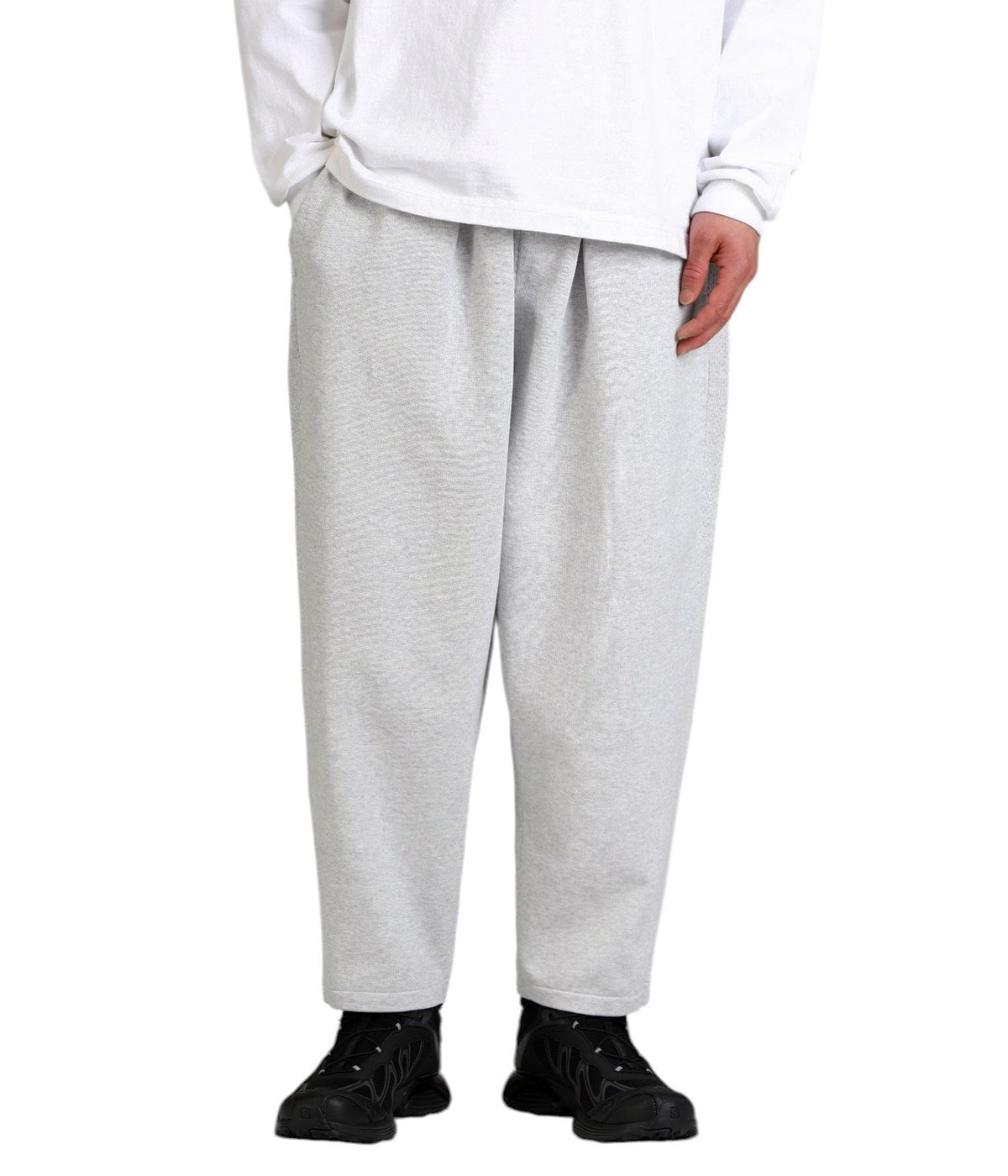 model(175cm / 60kg)B85 W75 H92 着用サイズ：M(46)