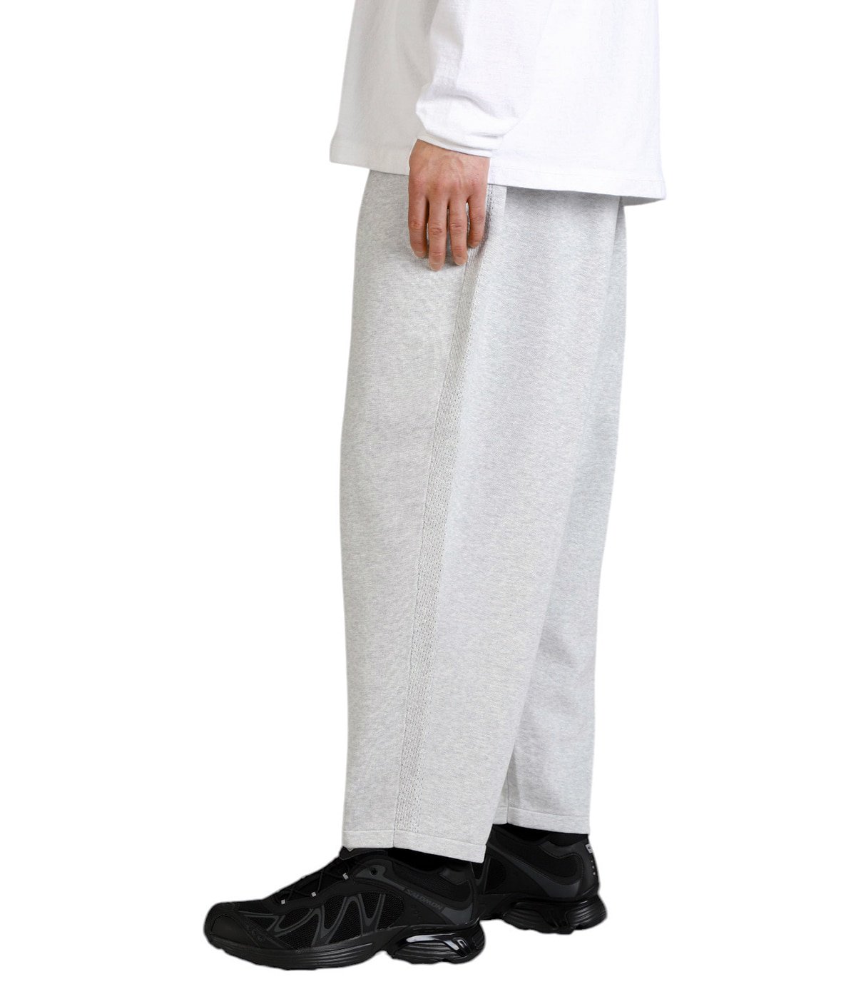 model(175cm / 60kg)B85 W75 H92 着用サイズ：M(46)