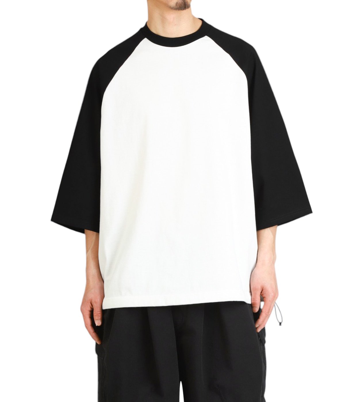 model（175cm / 60kg）B85 W75 H92 着用サイズ：M(46)