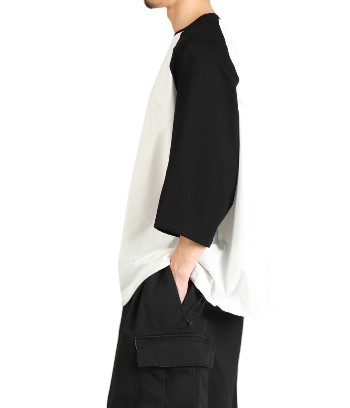 model（175cm / 60kg）B85 W75 H92 着用サイズ：M(46)