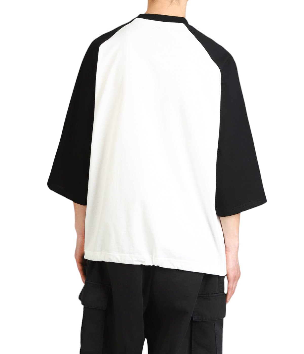model（175cm / 60kg）B85 W75 H92 着用サイズ：M(46)