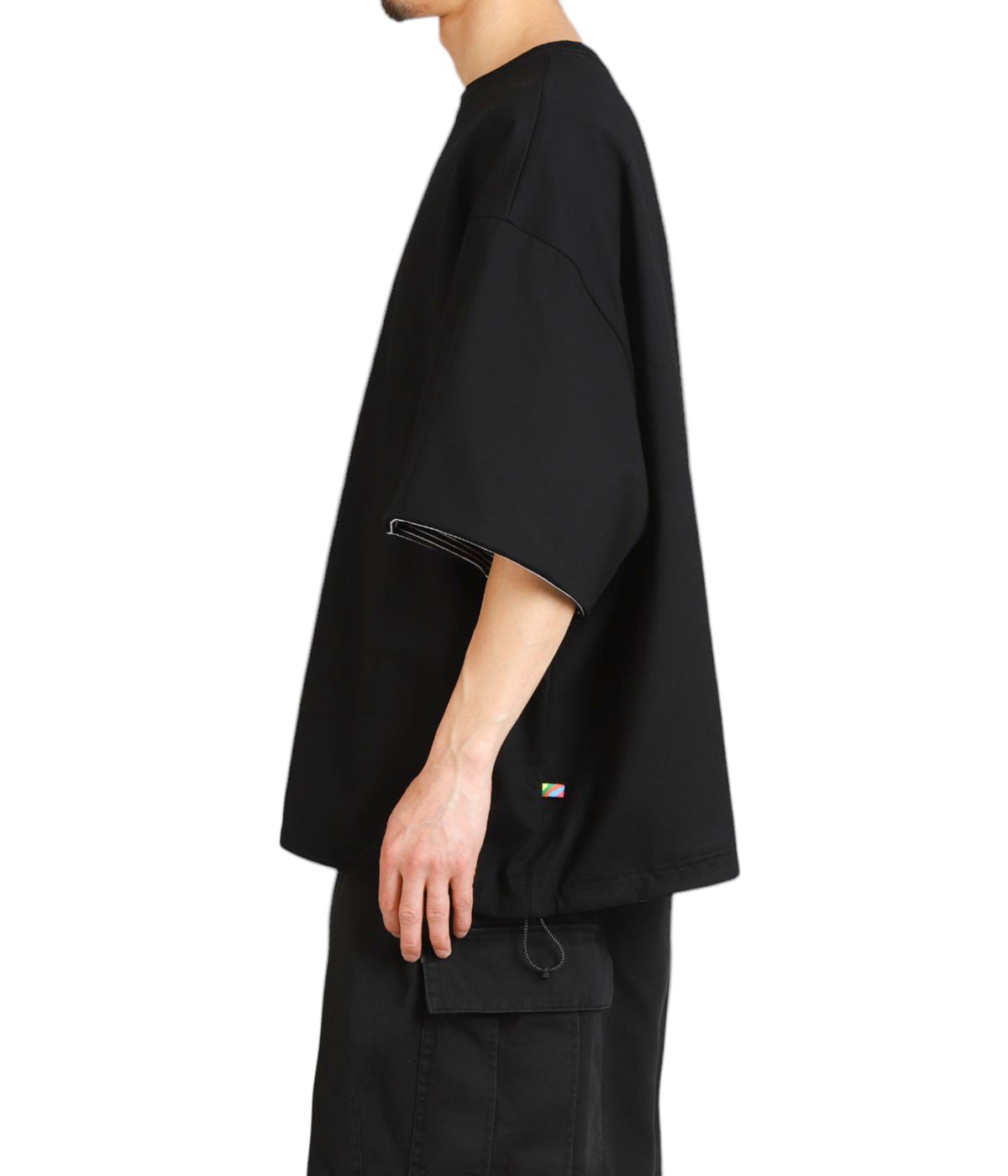 model（175cm / 60kg）B85 W75 H92 着用サイズ：M(46)
