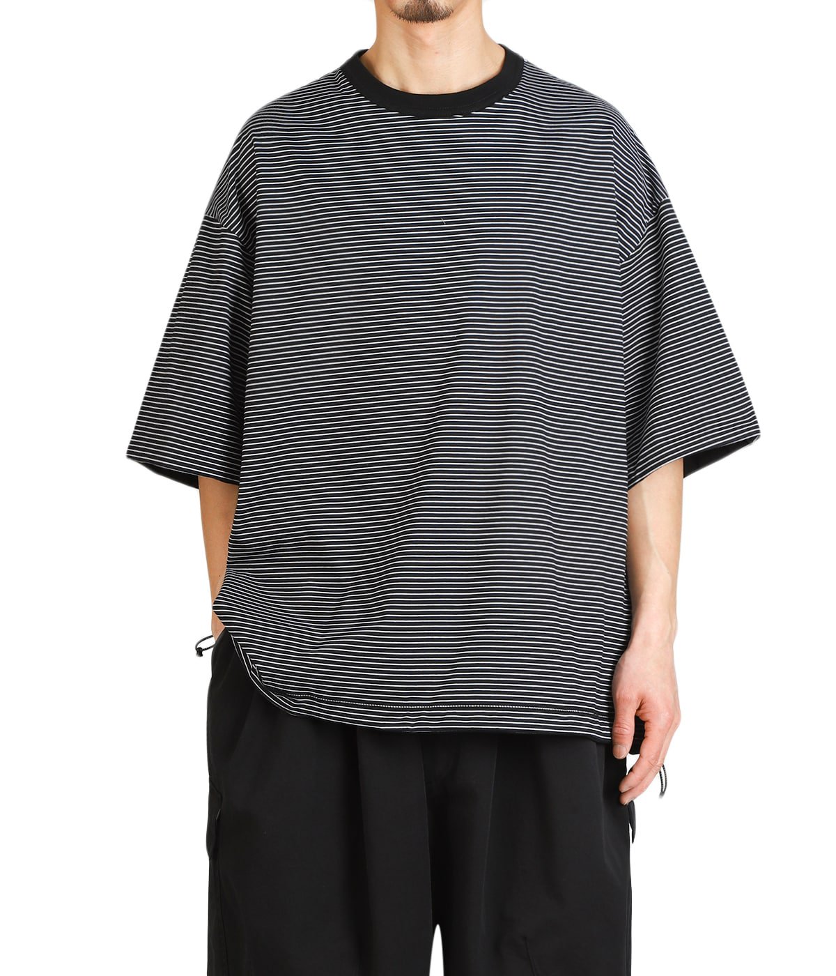 model（175cm / 60kg）B85 W75 H92 着用サイズ：M(46)