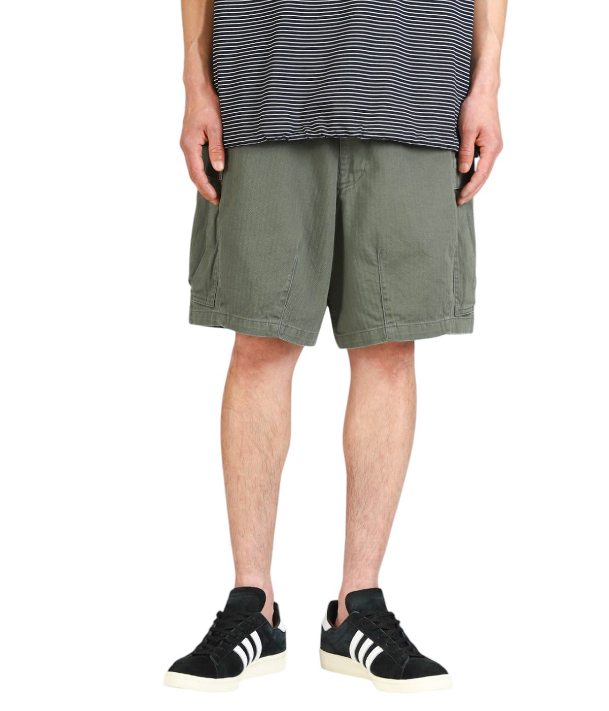model(175cm / 60kg)B85 W75 H92 着用サイズ：M(46)