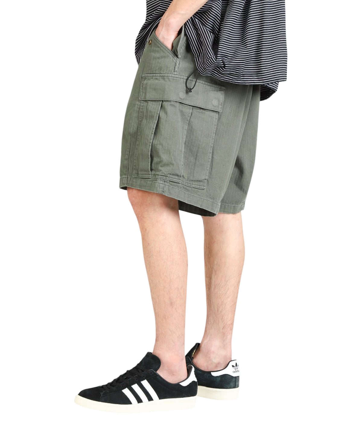 model(175cm / 60kg)B85 W75 H92 着用サイズ：M(46)