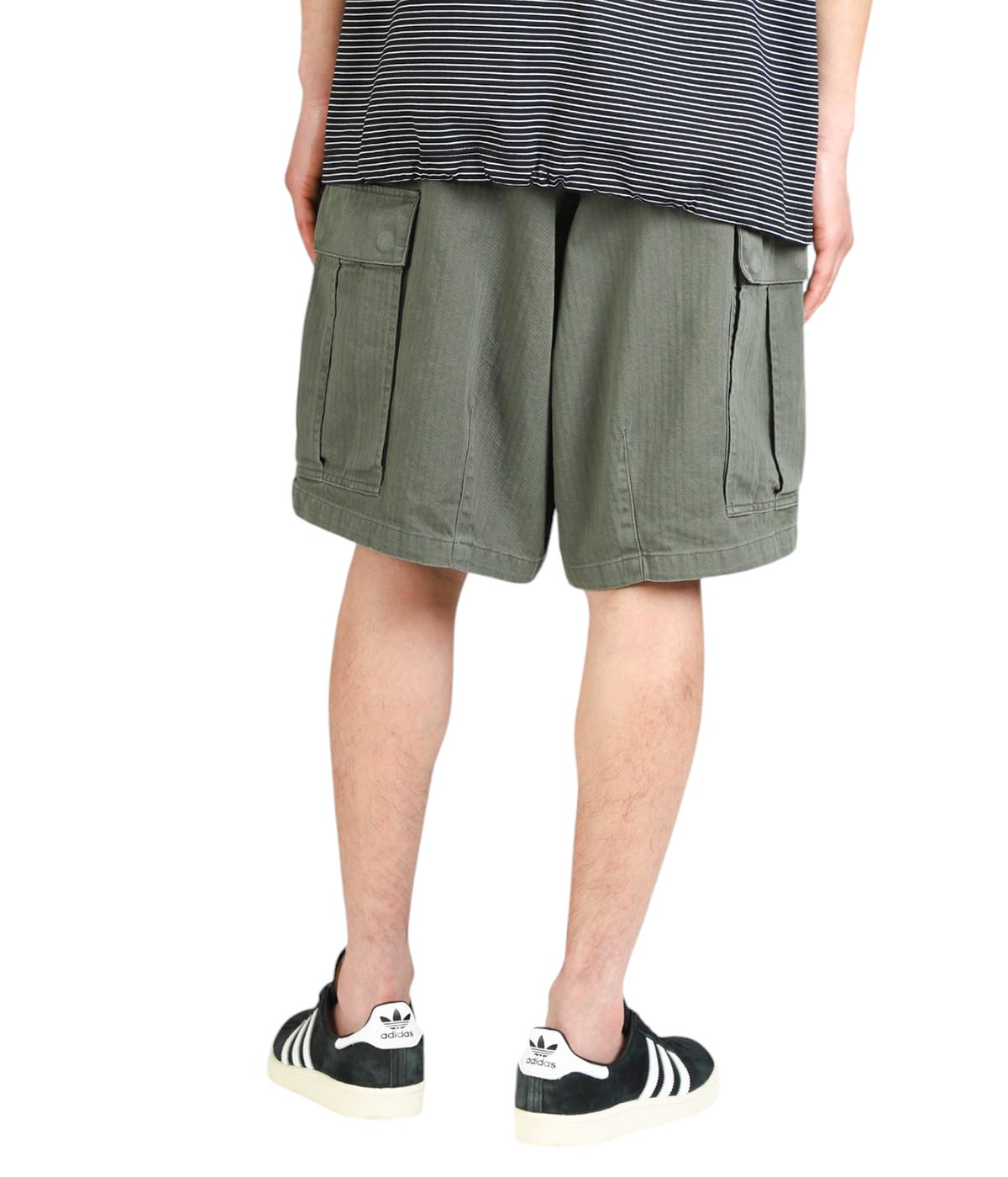model(175cm / 60kg)B85 W75 H92 着用サイズ：M(46)