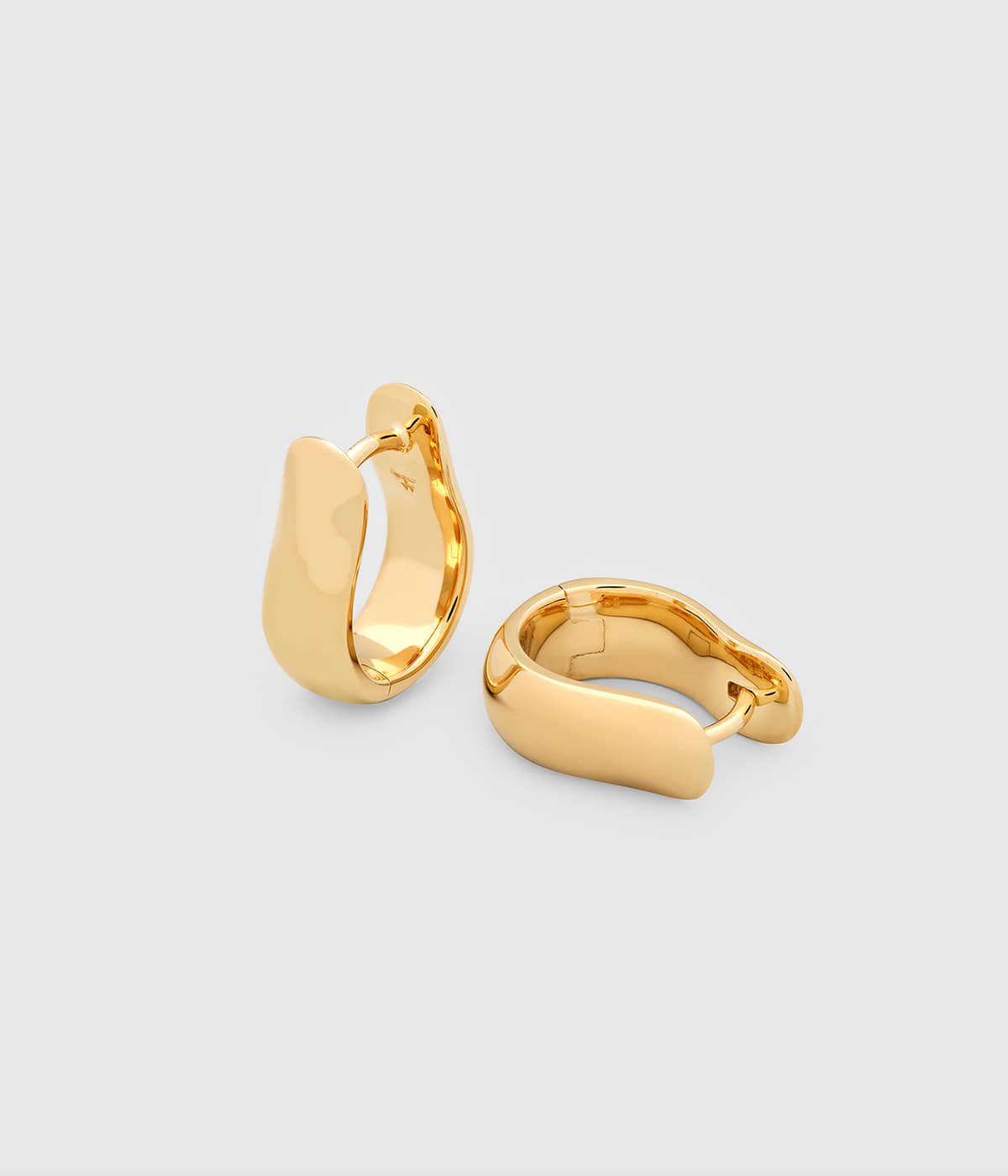 Oyster Hoops Small Gold