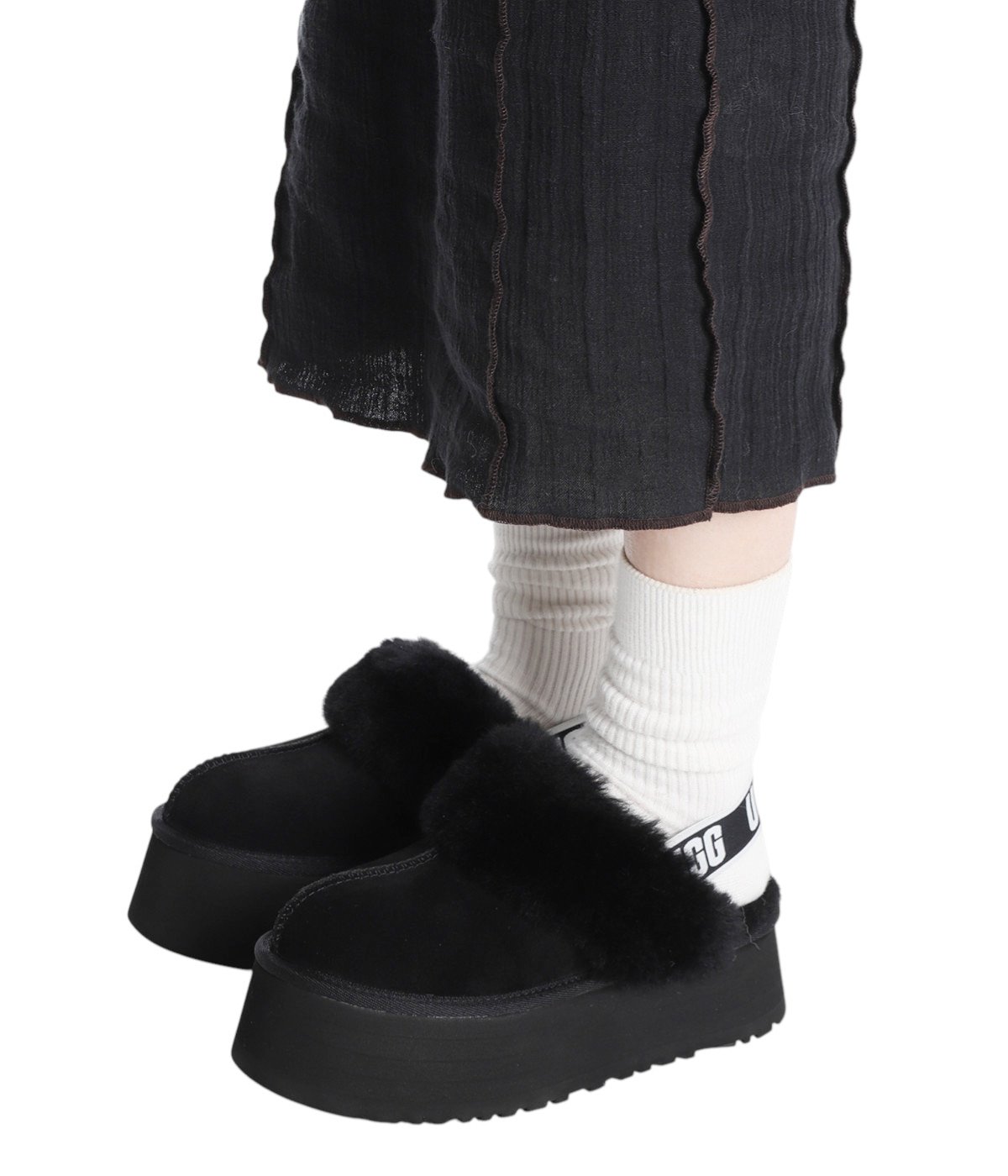 7806. UGG  FUNKETTE  サンダル ブラック 楽天市場】【14日間交換OK】 アグ UGG シューズ サンダル