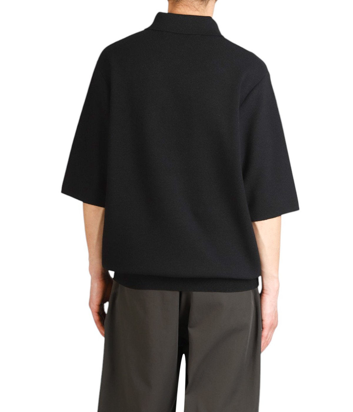 model（175cm / 60kg）B85 W75 H92 着用サイズ：M