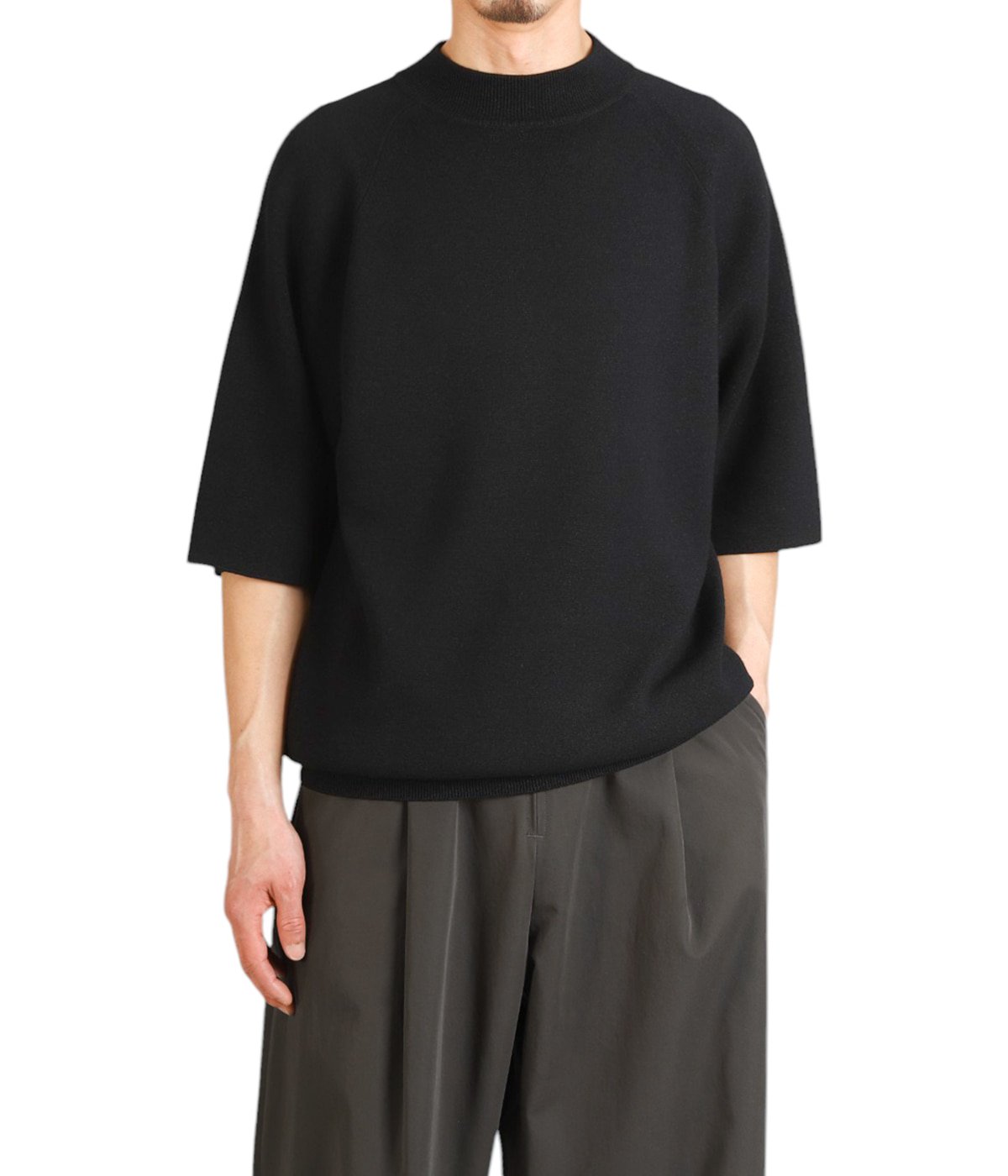 model（175cm / 60kg）B85 W75 H92 着用サイズ：M