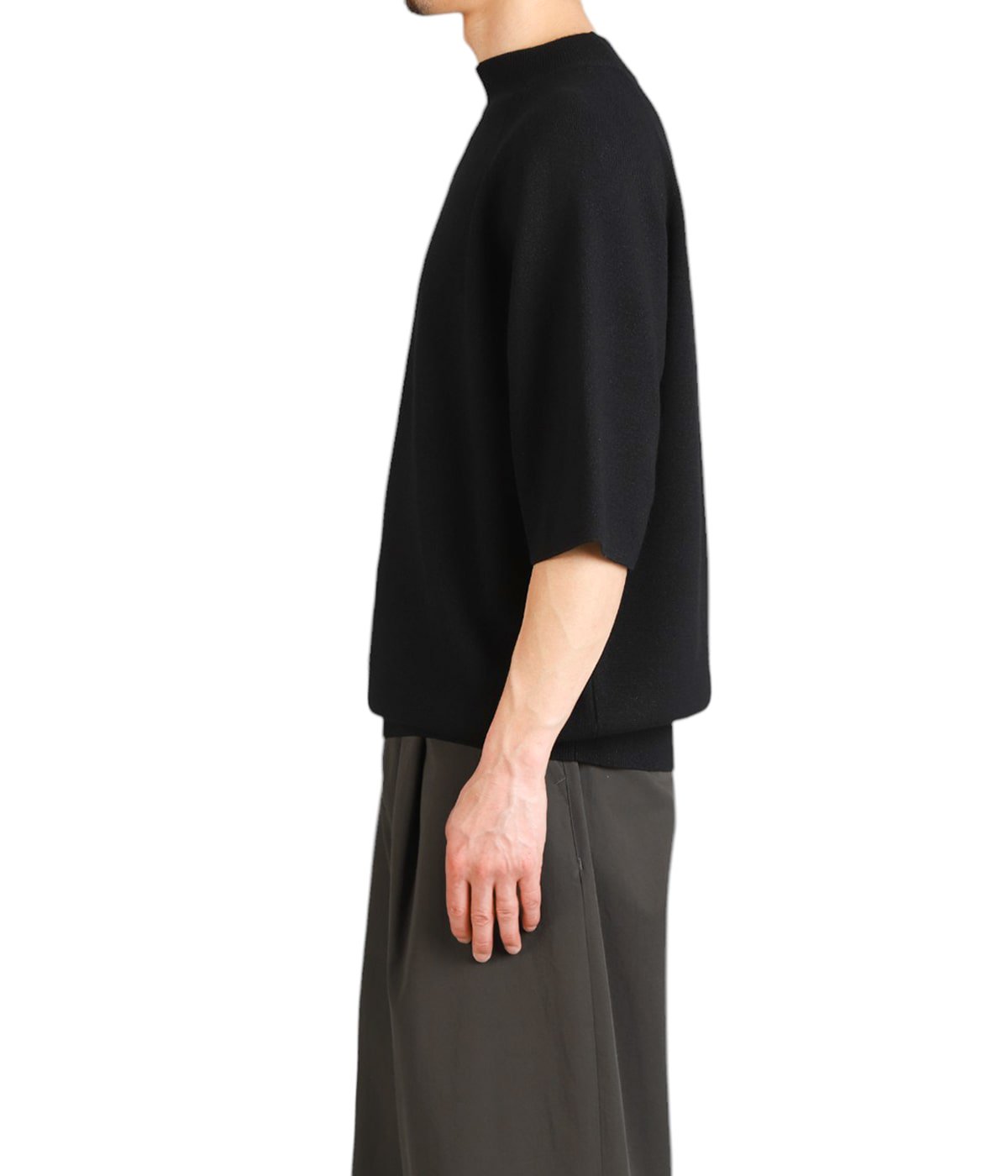 model（175cm / 60kg）B85 W75 H92 着用サイズ：M
