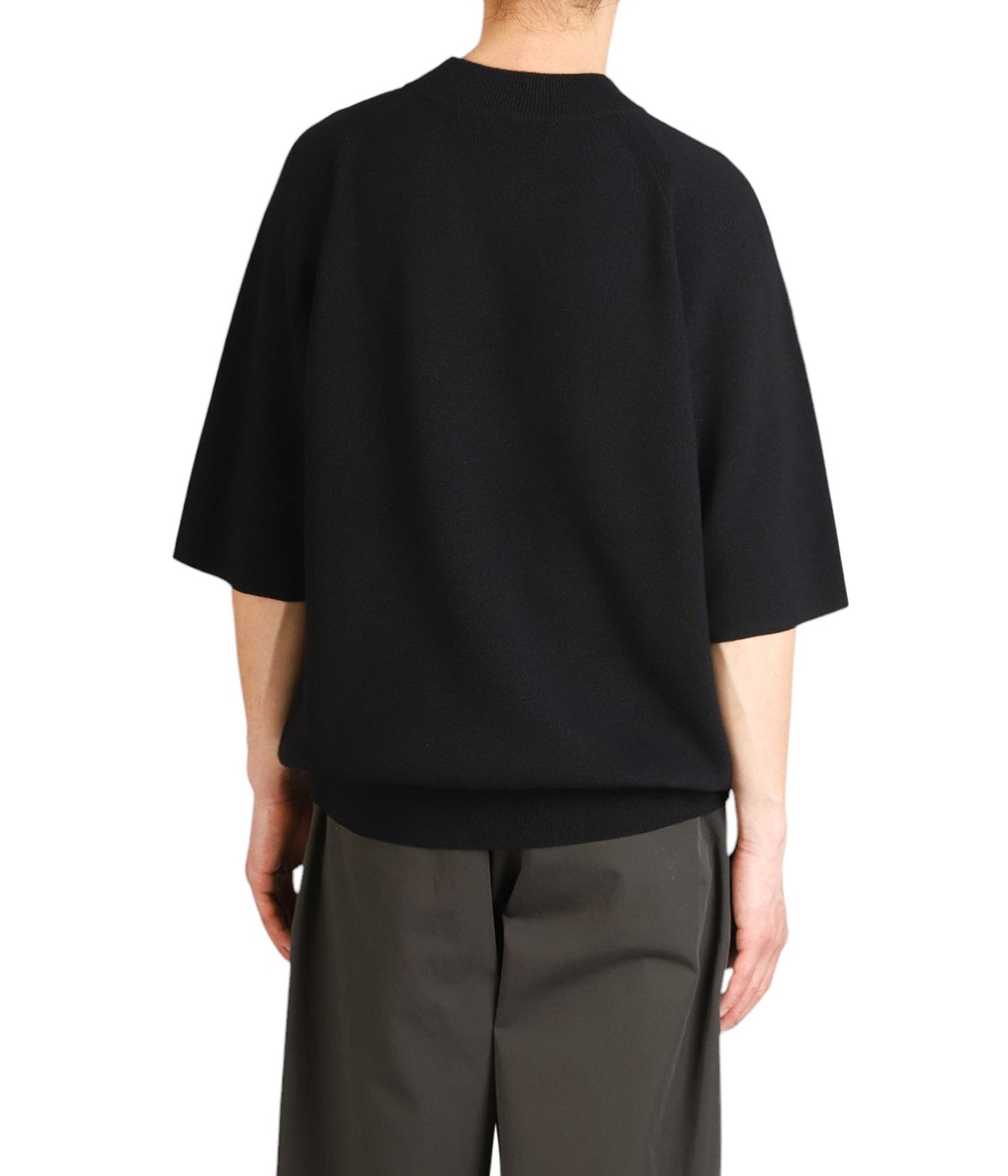 model（175cm / 60kg）B85 W75 H92 着用サイズ：M
