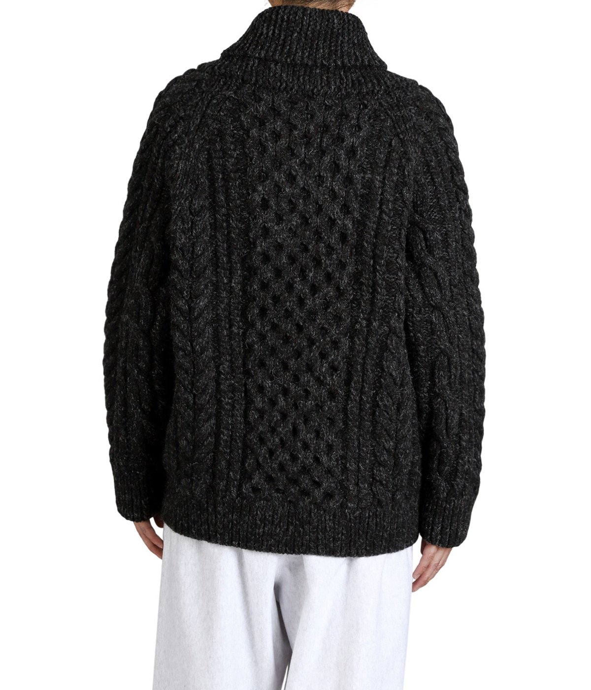 model（175cm / 60kg）B85 W75 H92 着用サイズ：M