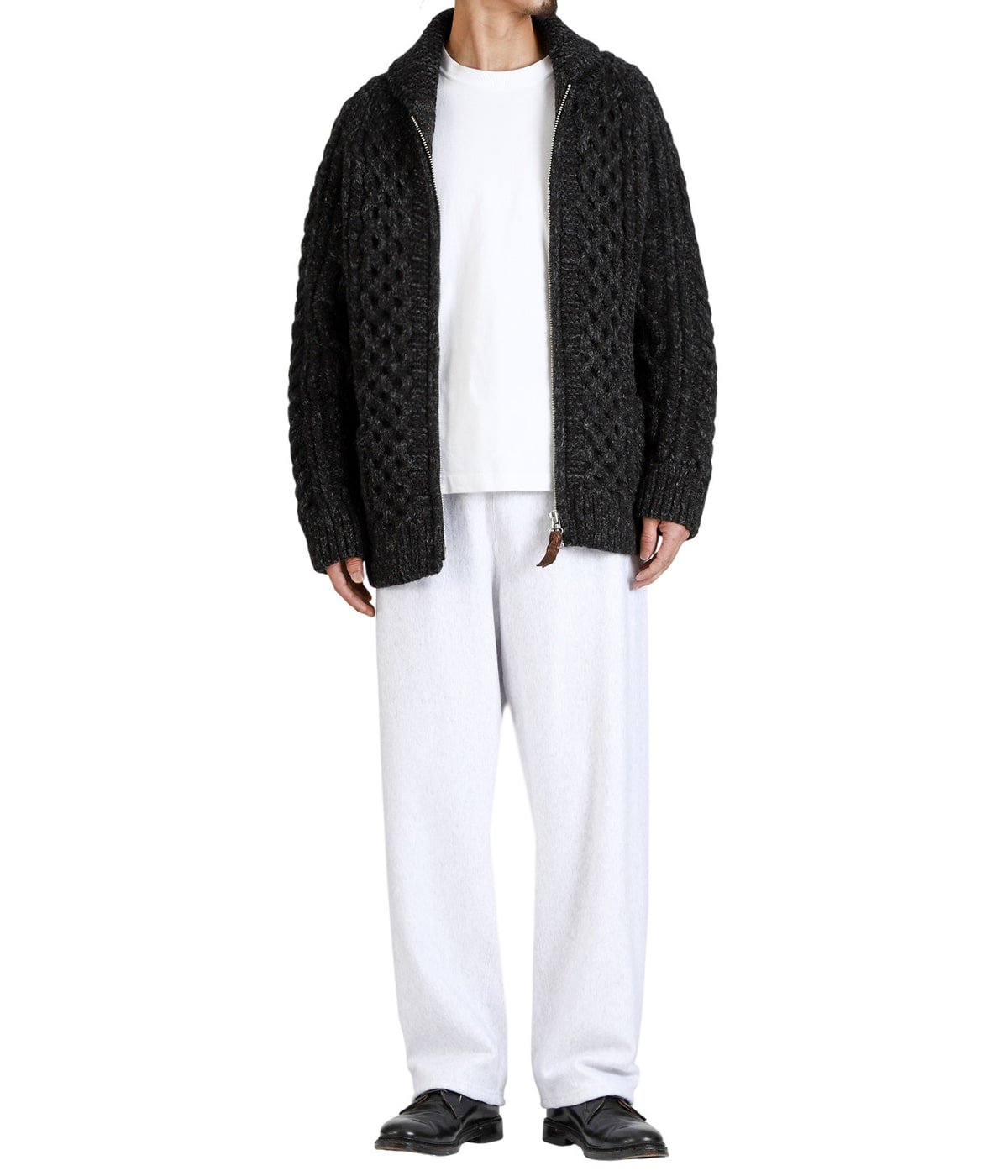 model（175cm / 60kg）B85 W75 H92 着用サイズ：M