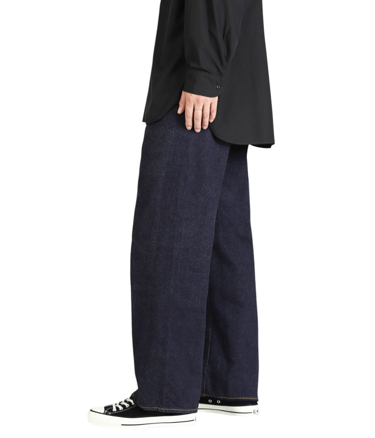 model（184cm / 63kg）B85 W80 H102 着用サイズ：32inch