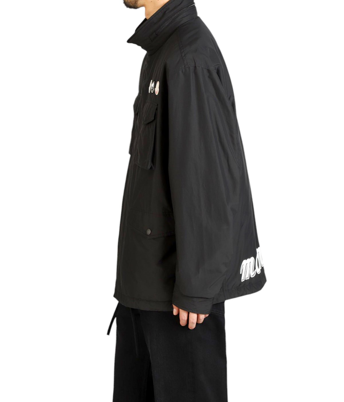 model（184cm / 63kg）B85 W80 H102 着用サイズ：3
