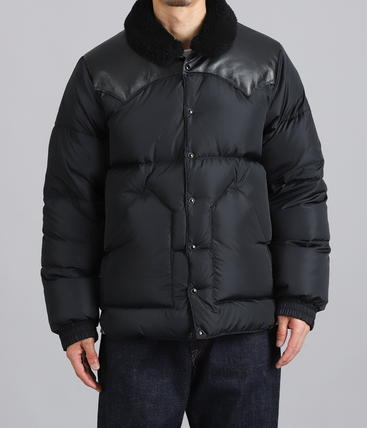 model(175cm / 60kg)B85 W75 H92 着用サイズ：42
