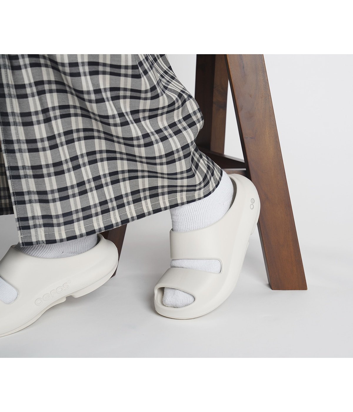 OOyea-Chalk | OOFOS(ウーフォス) / シューズ サンダル (メンズ