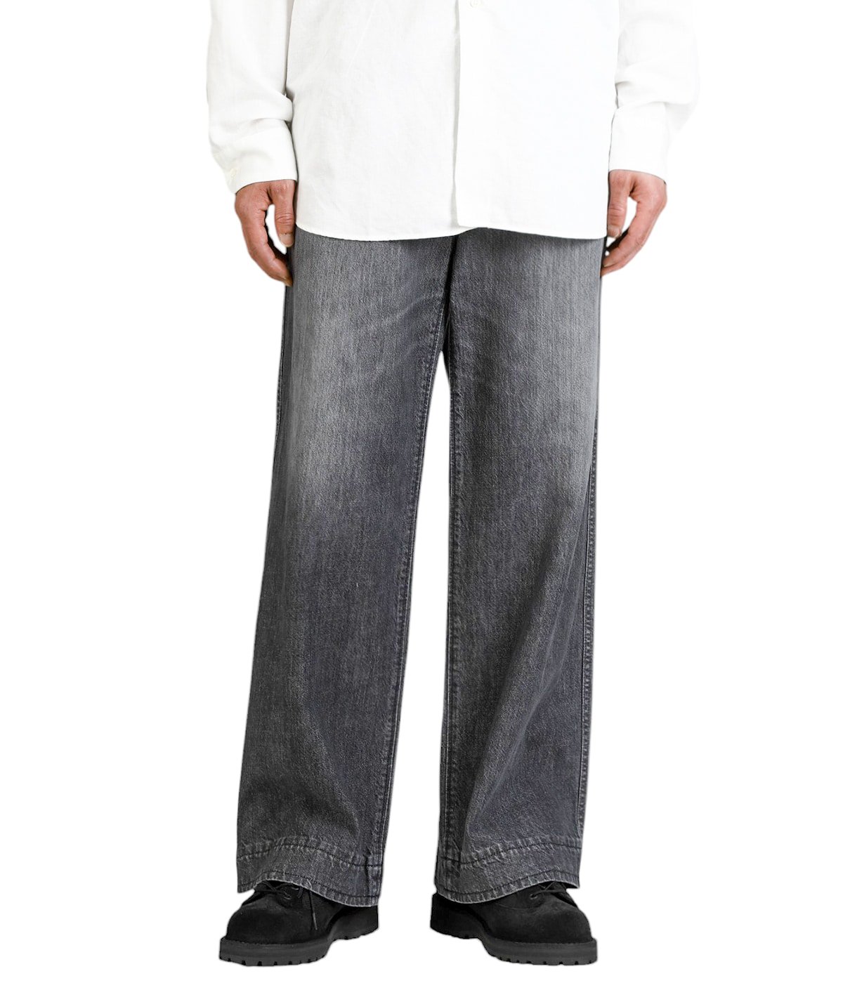 model（175cm / 60kg）B85 W75 H92 着用サイズ：38