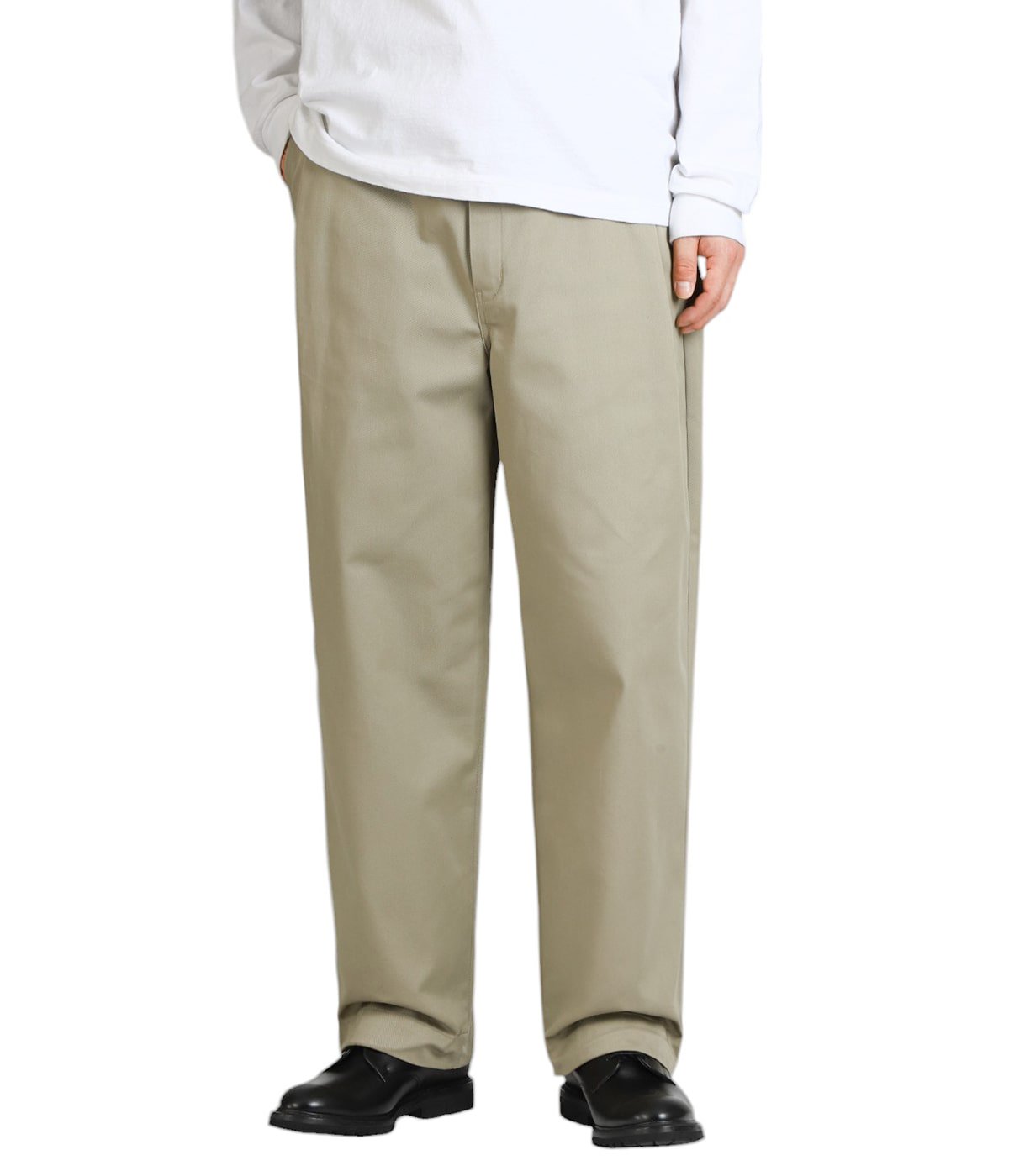 model（184cm / 63kg）B85 W80 H102 着用サイズ：40