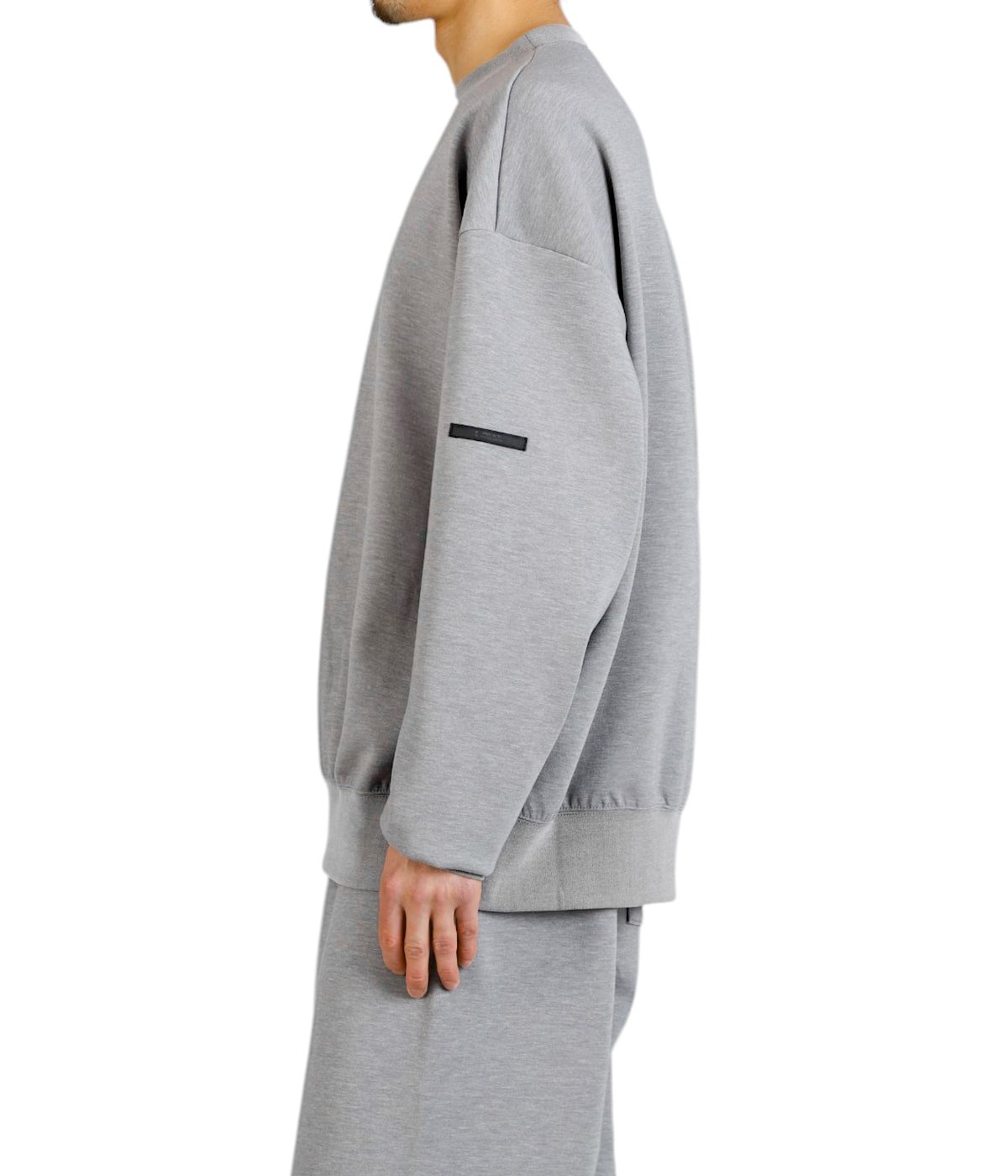 model（175cm / 60kg）B85 W75 H92 着用サイズ：38