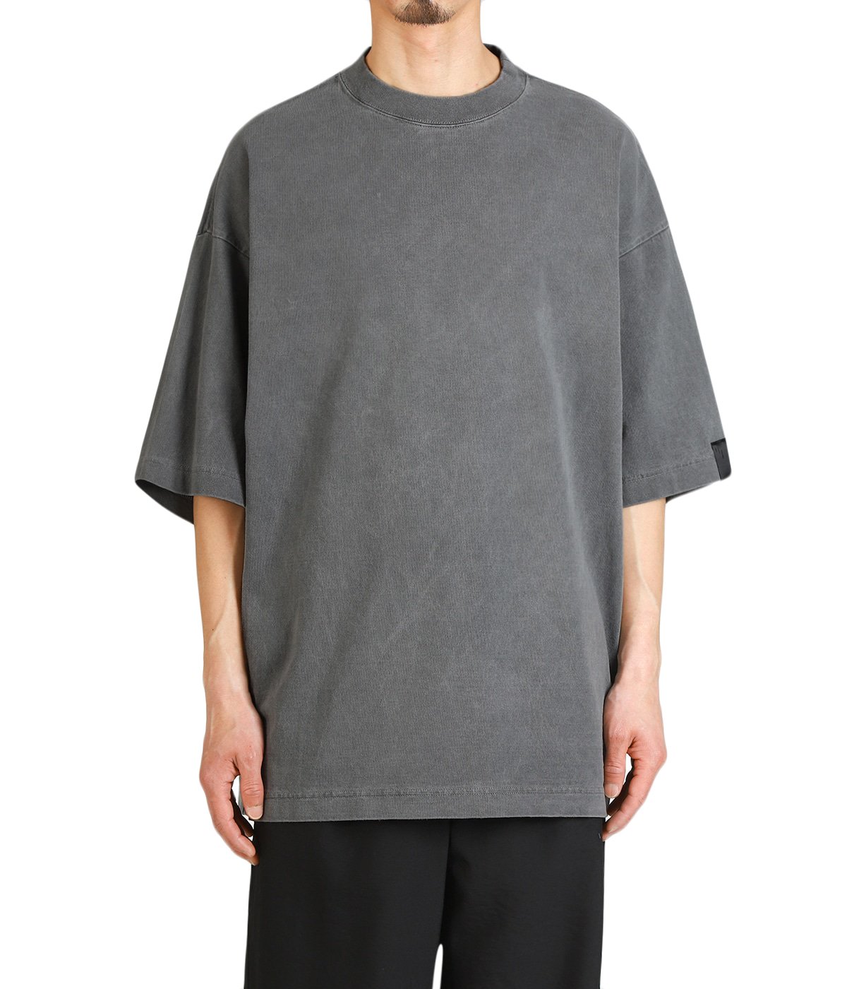 model（175cm / 60kg）B85 W75 H92 着用サイズ：38