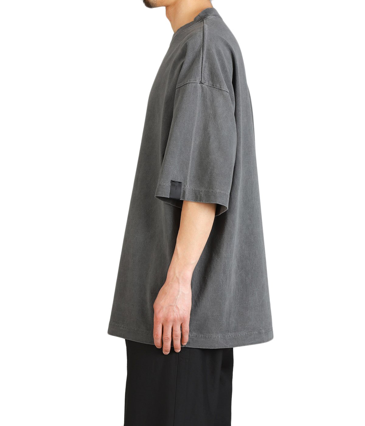 model（175cm / 60kg）B85 W75 H92 着用サイズ：38
