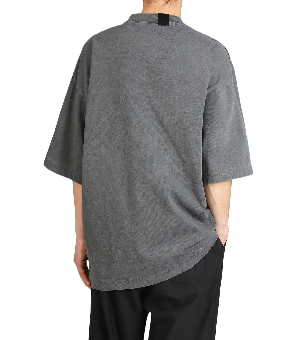 model（175cm / 60kg）B85 W75 H92 着用サイズ：38