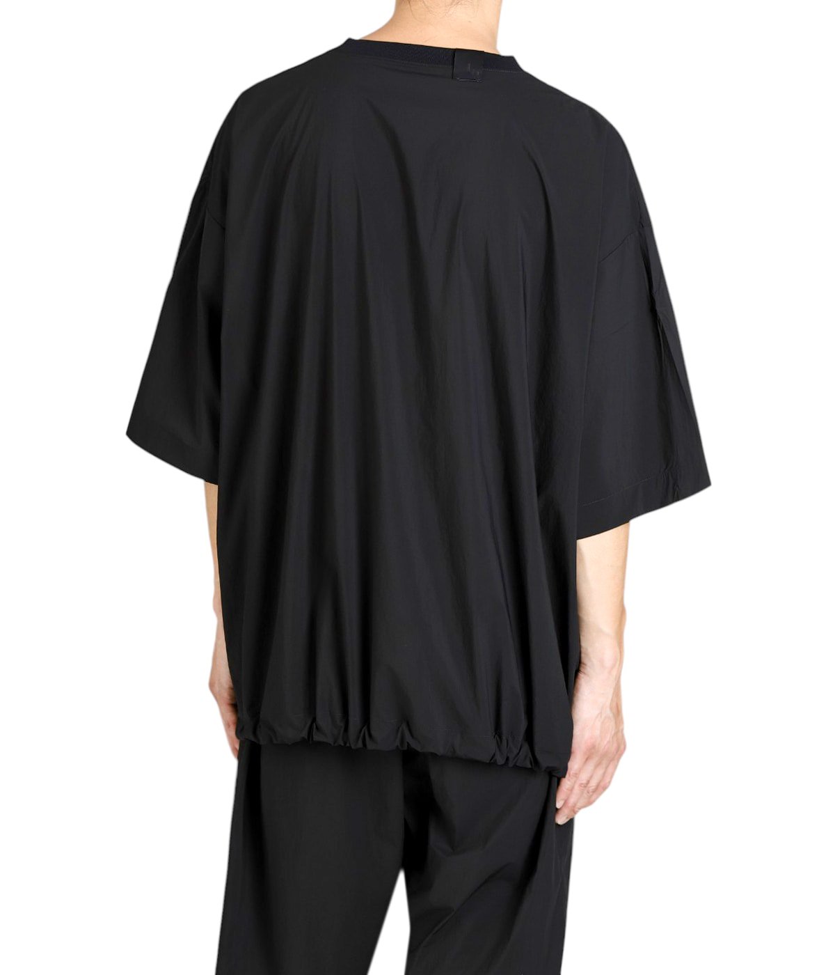 model（175cm / 60kg）B85 W75 H92 着用サイズ：38