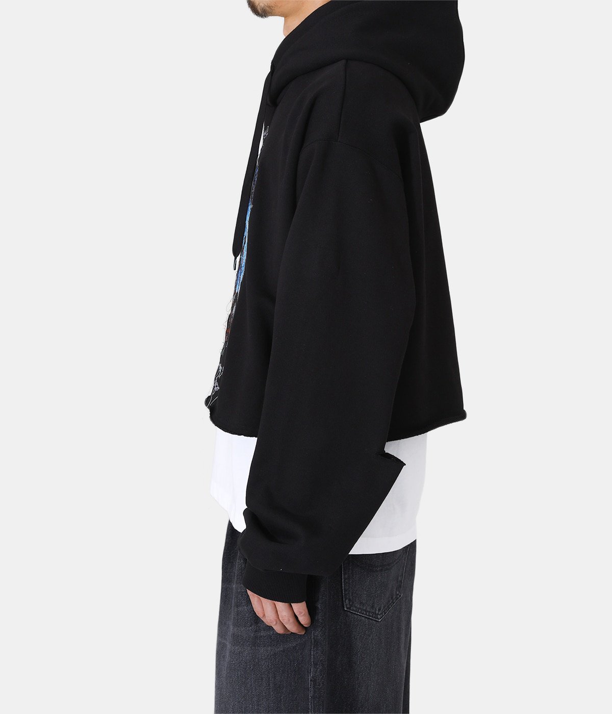 MAGNET ATTACHED HOODIE