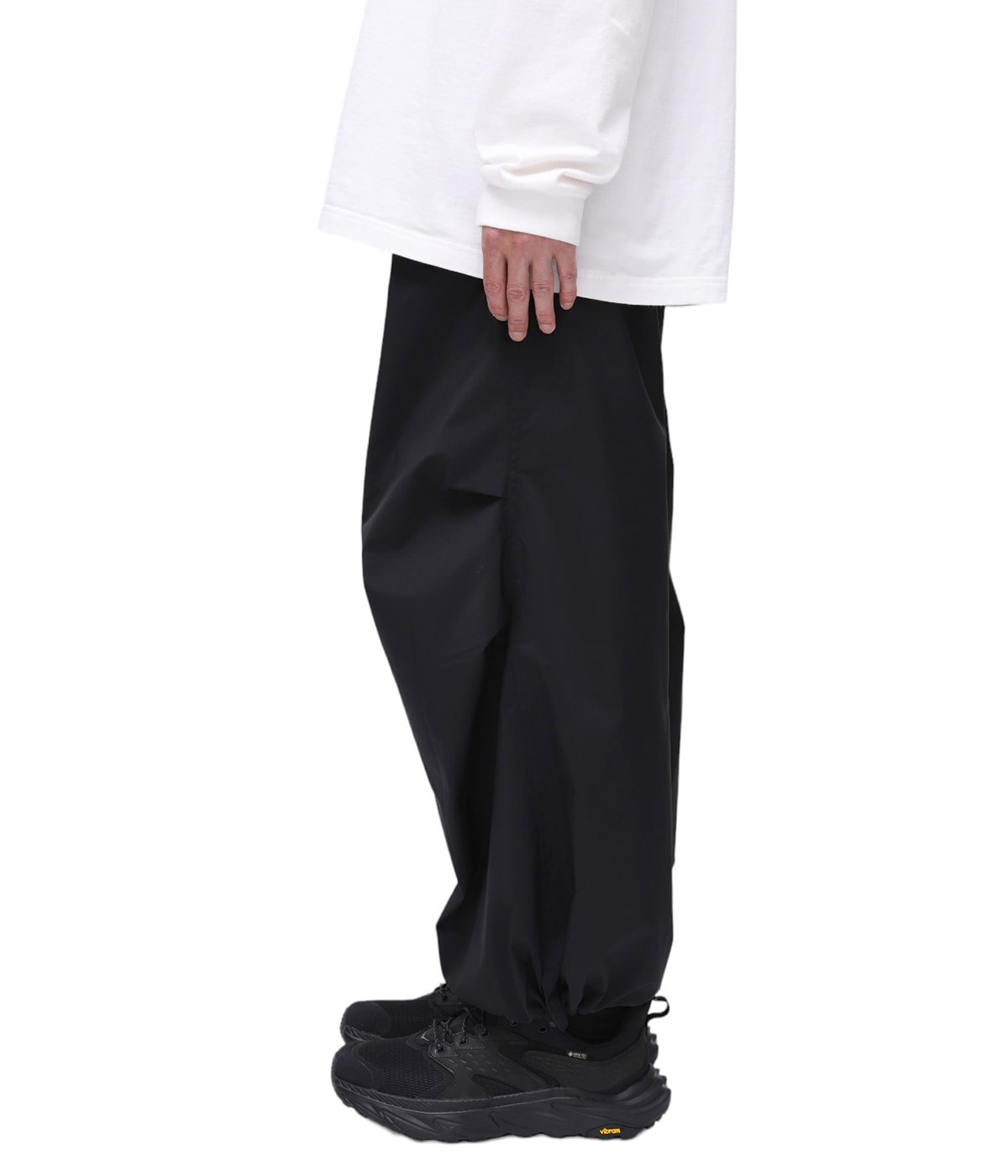 model（175cm / 60kg）B85 W75 H92 着用サイズ：M