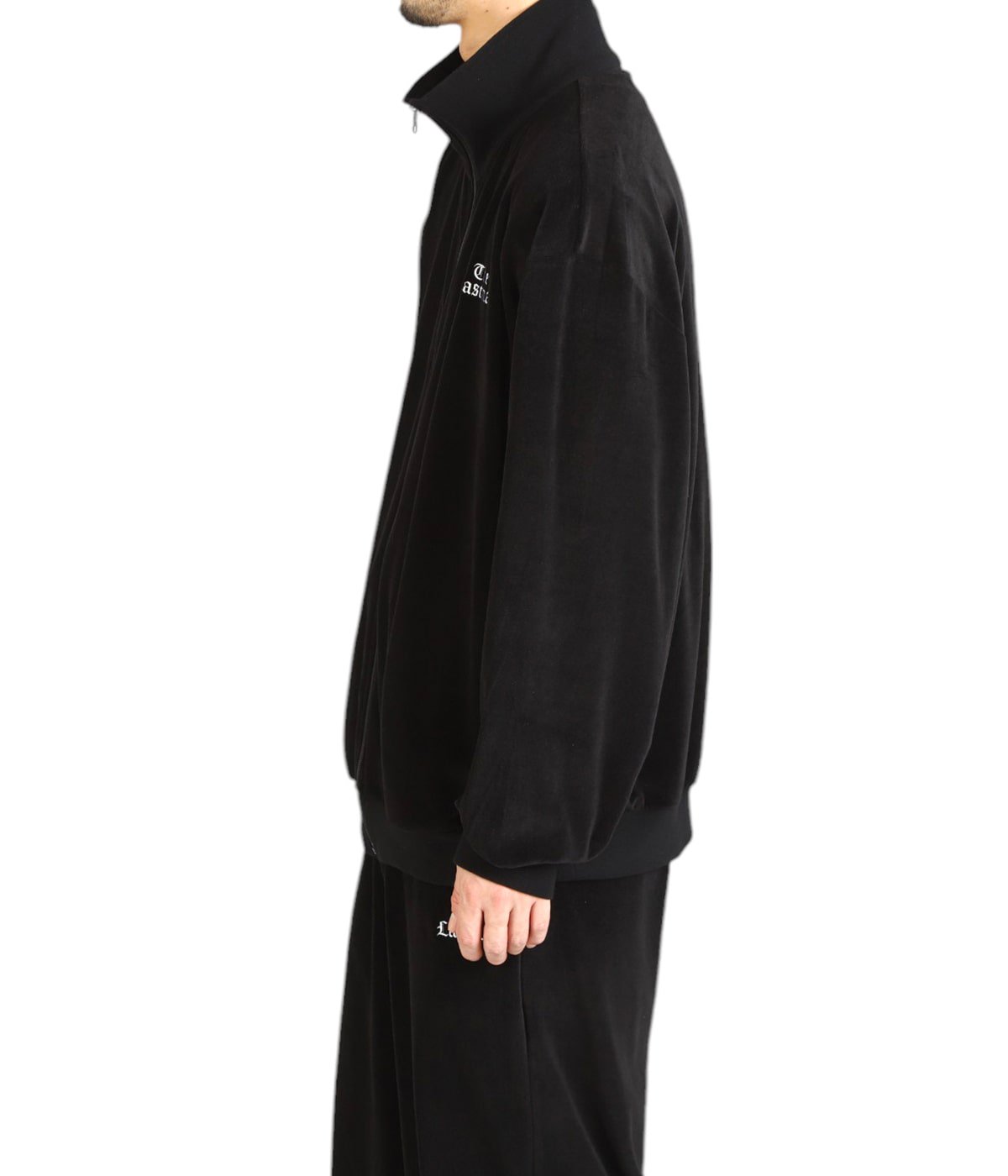 model（184cm / 63kg）B85 W80 H102 着用サイズ：L