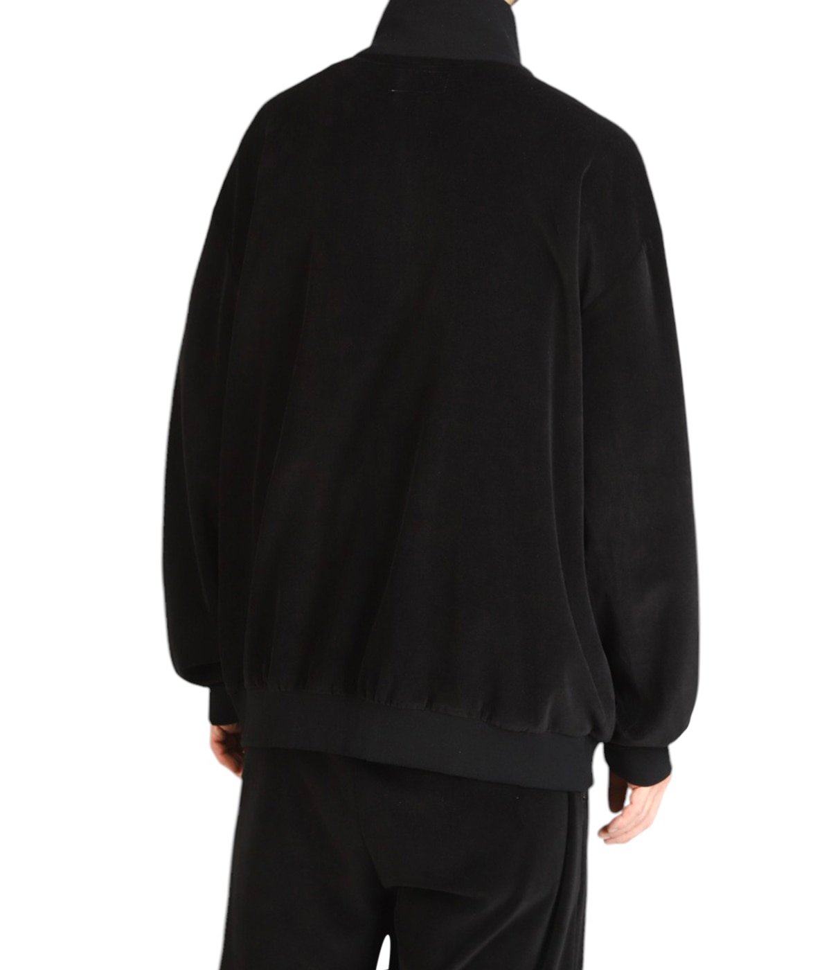 model（184cm / 63kg）B85 W80 H102 着用サイズ：L