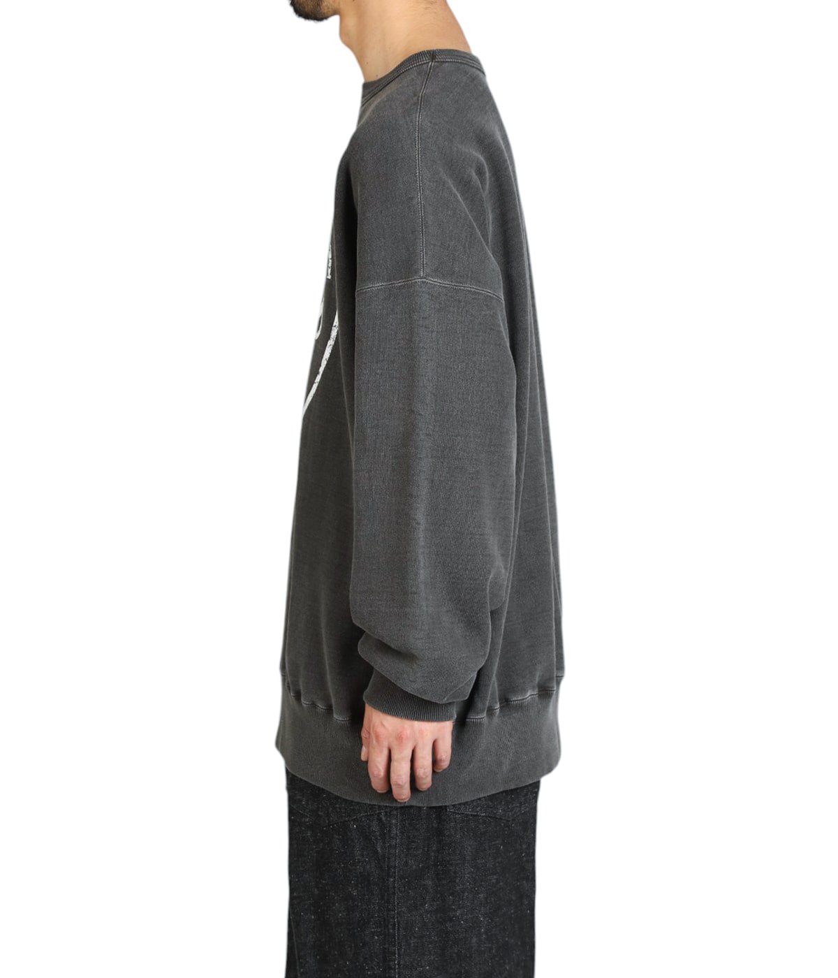 model（184cm / 63kg）B85 W80 H102 着用サイズ：XL