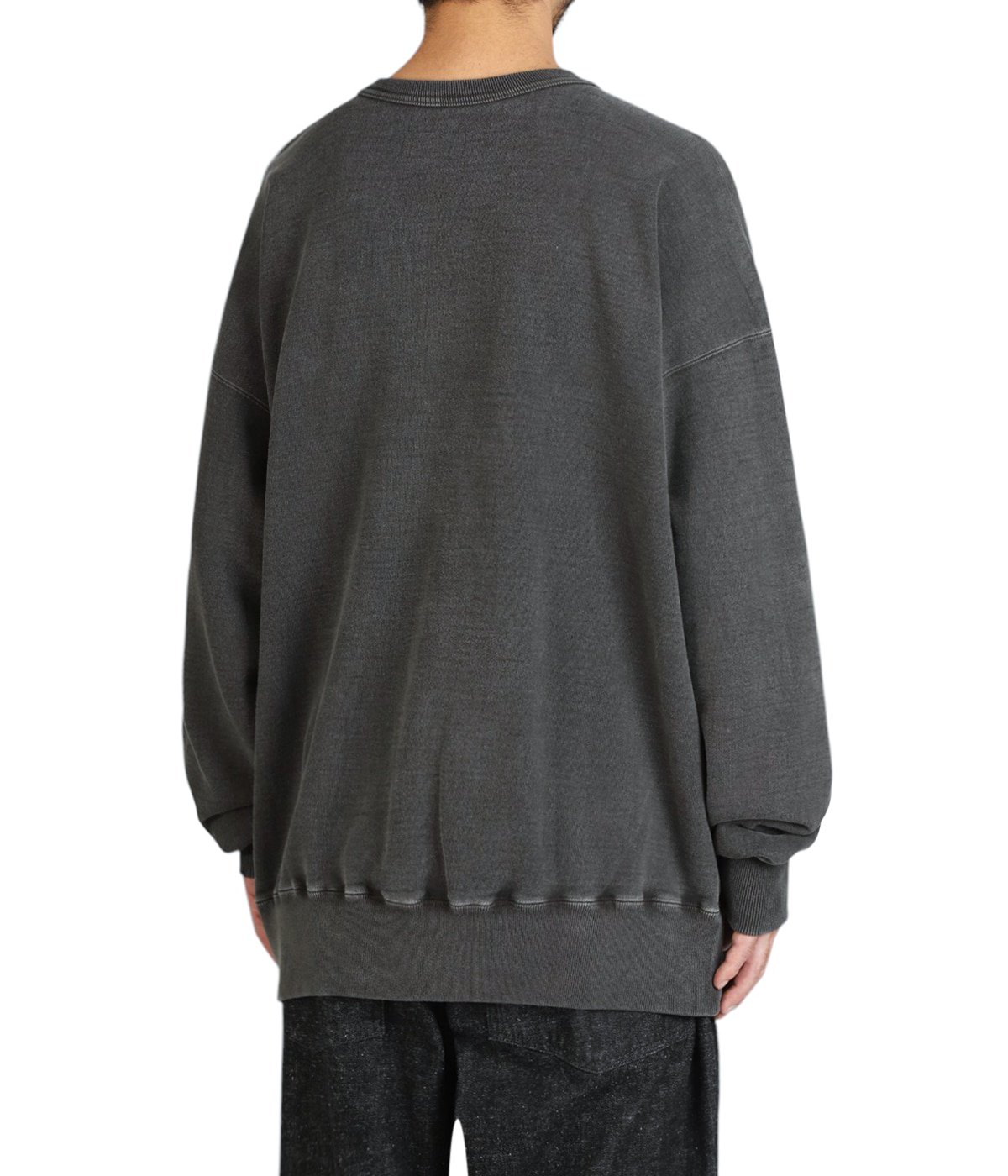 model（184cm / 63kg）B85 W80 H102 着用サイズ：XL