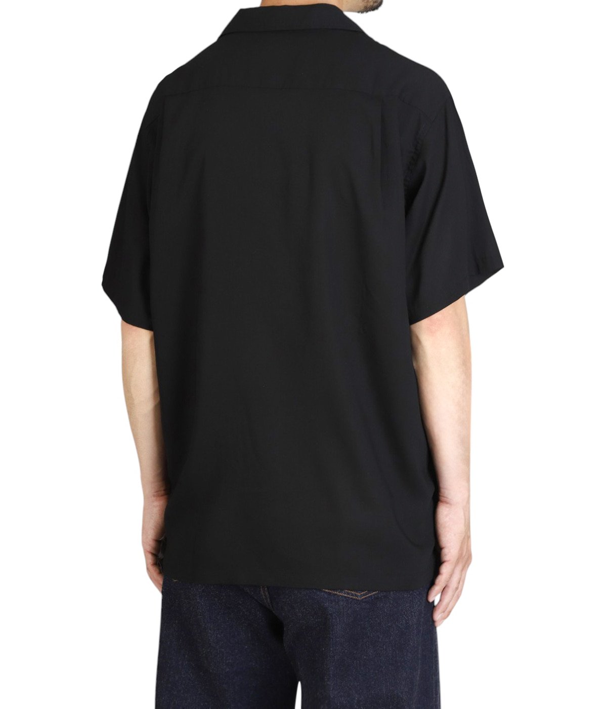 model（184cm / 63kg）B85 W80 H102 着用サイズ：L