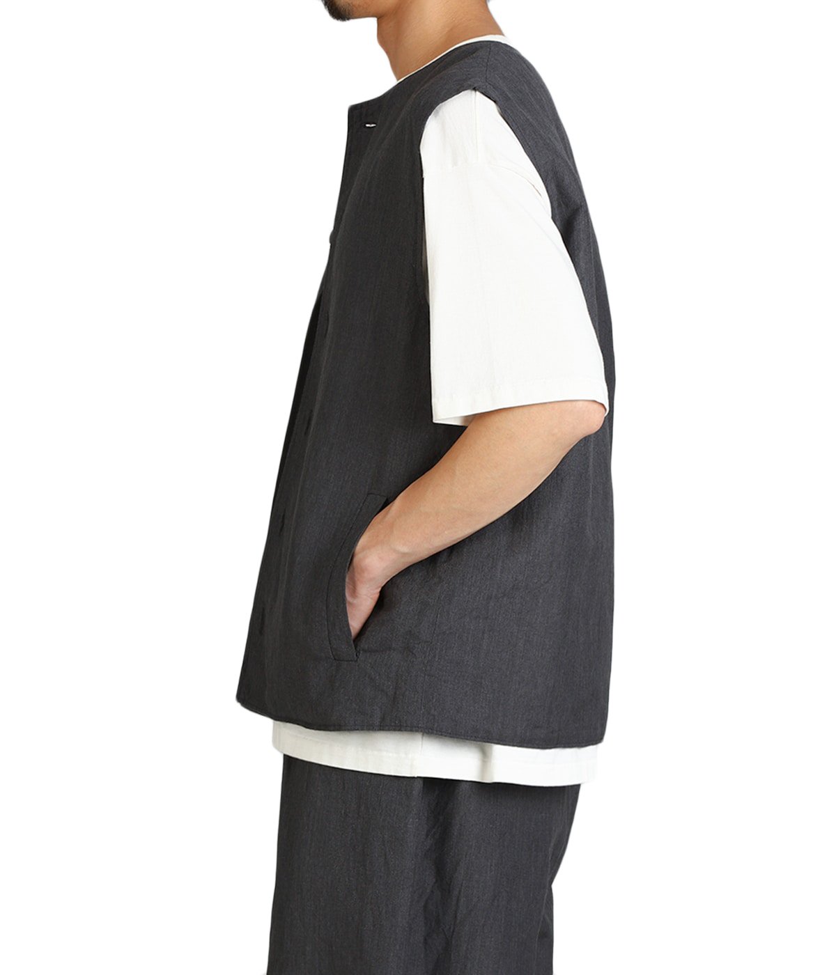 model（175cm / 60kg）B85 W75 H92 着用サイズ：M