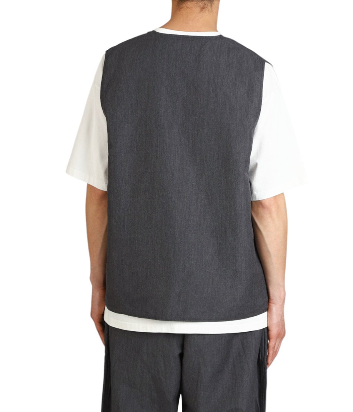 model（175cm / 60kg）B85 W75 H92 着用サイズ：M