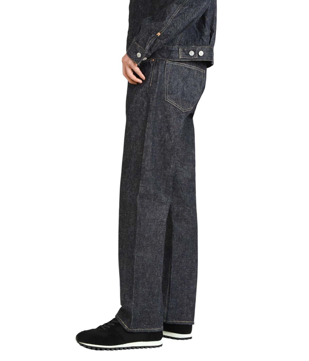 model（175cm / 60kg）B85 W75 H92 着用サイズ：M