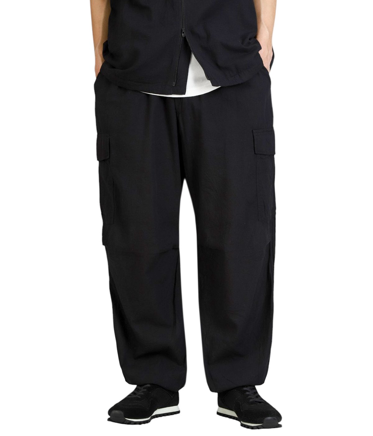 model（175cm / 60kg）B85 W75 H92 着用サイズ：M