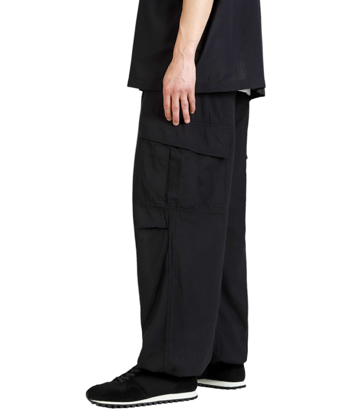 model（175cm / 60kg）B85 W75 H92 着用サイズ：M