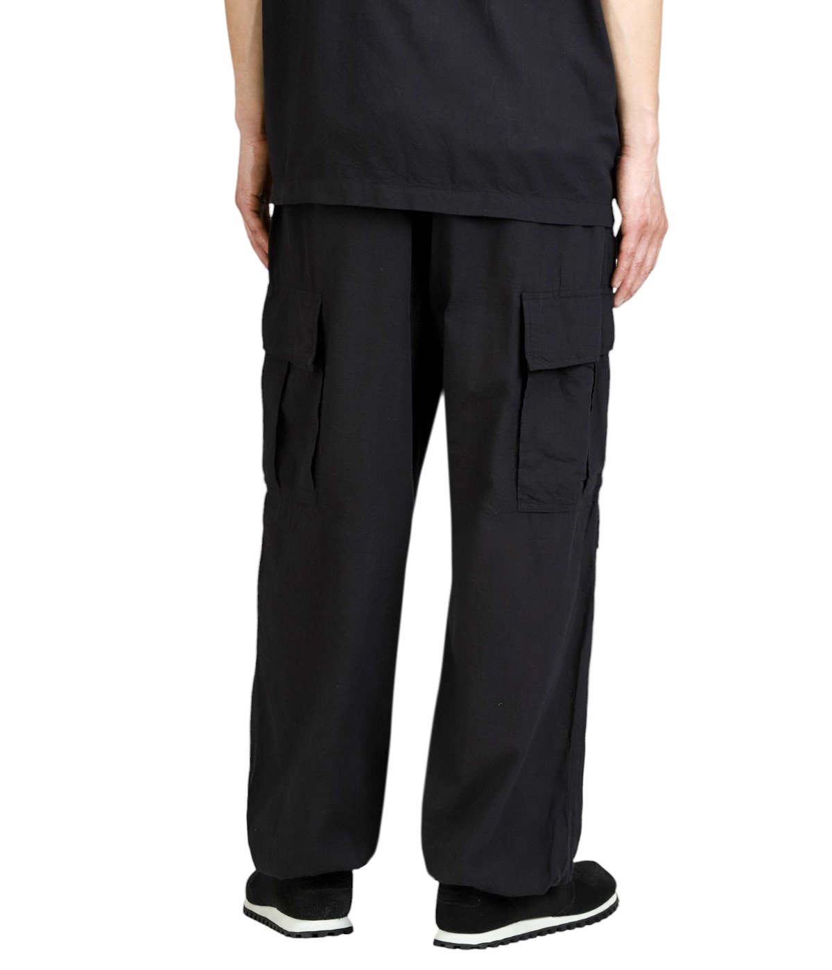 model（175cm / 60kg）B85 W75 H92 着用サイズ：M